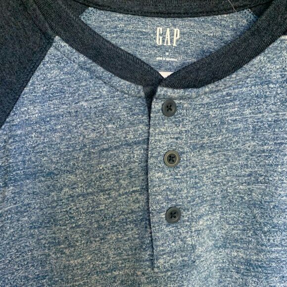 Gap Long Sleeve Jersey Men's Sz MediumTwo Tones Light Blue Three Button T Shirt - Picture 3 of 8